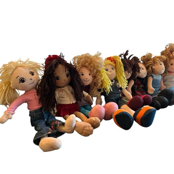 Gymobree,  Groovy, and Lovely Lilly Dolls 8 in total and Groovy Girls Bed - Picture 2 of 6